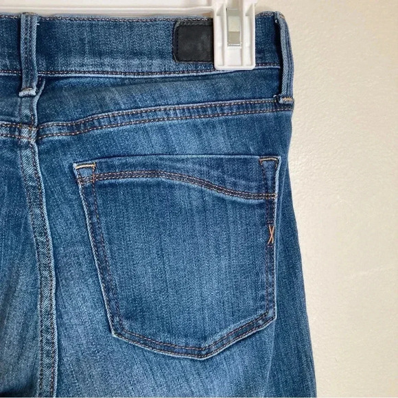 Express Women's Skinny Midrise Medium Wash Denim Jeans Size 4 - Picture 3 of 9